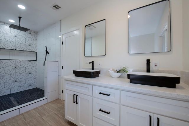 609 E Hampton, Fresno, CA 93704