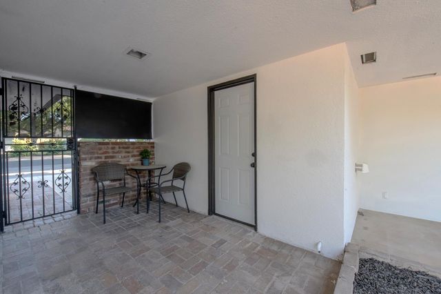 609 E Hampton, Fresno, CA 93704