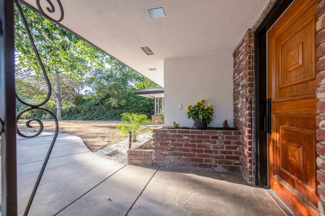 609 E Hampton, Fresno, CA 93704