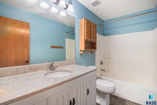 107 S Hampton Ave Avenue, Sioux Falls, SD 57110