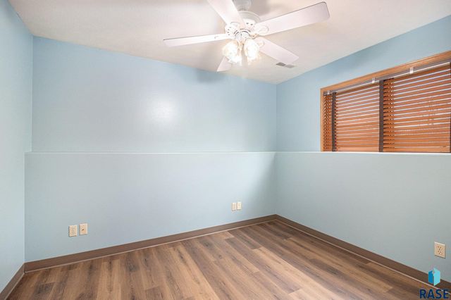 107 S Hampton Ave Avenue, Sioux Falls, SD 57110