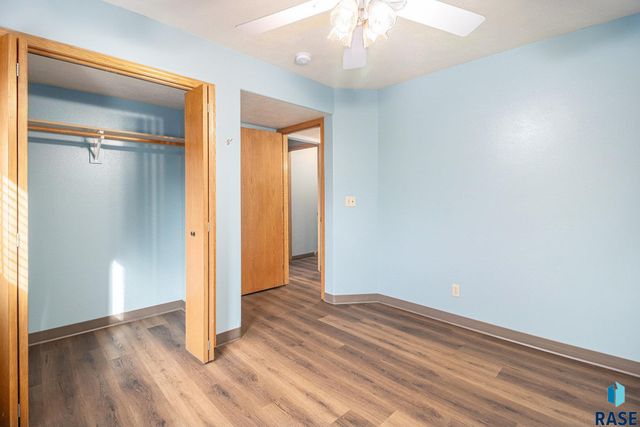 107 S Hampton Ave Avenue, Sioux Falls, SD 57110