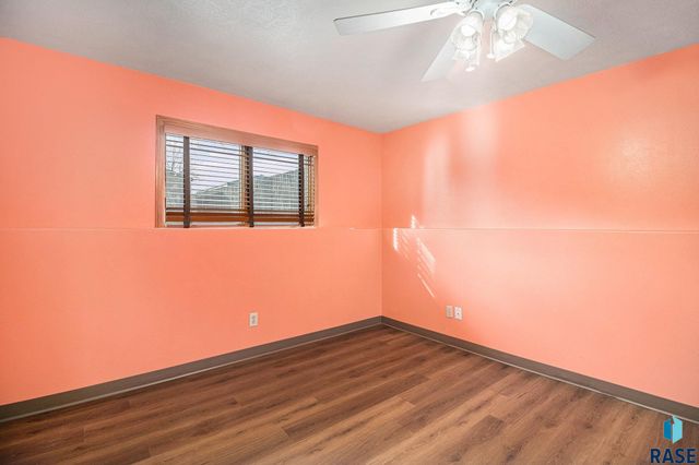 107 S Hampton Ave Avenue, Sioux Falls, SD 57110