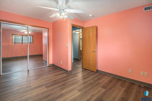 107 S Hampton Ave Avenue, Sioux Falls, SD 57110