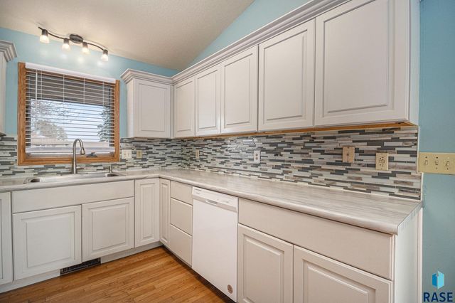 107 S Hampton Ave Avenue, Sioux Falls, SD 57110