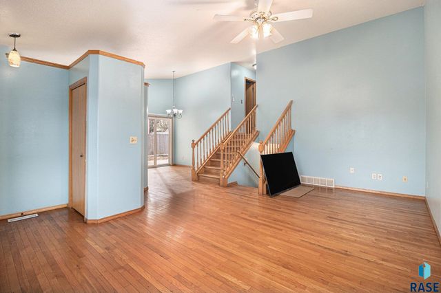 107 S Hampton Ave Avenue, Sioux Falls, SD 57110