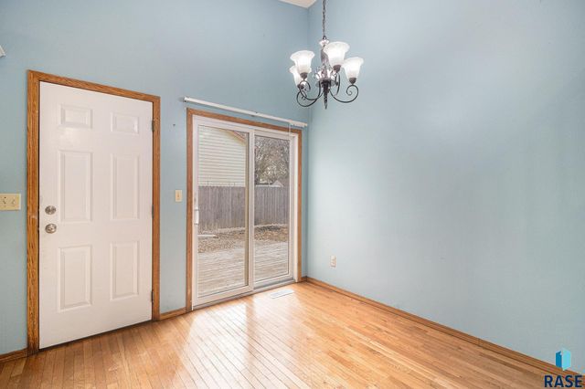 107 S Hampton Ave Avenue, Sioux Falls, SD 57110