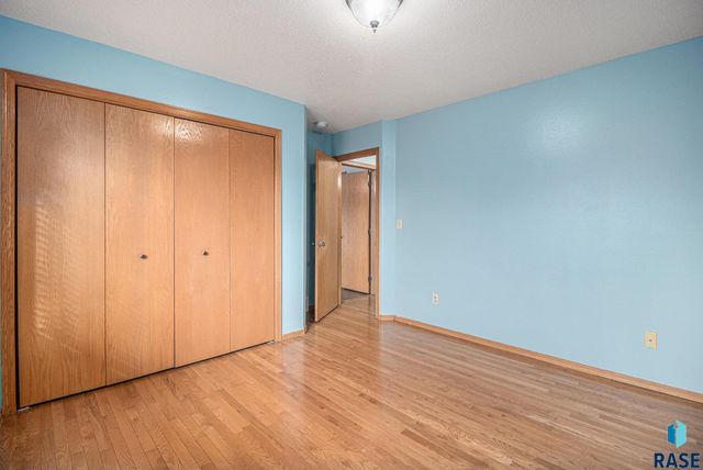 107 S Hampton Ave Avenue, Sioux Falls, SD 57110