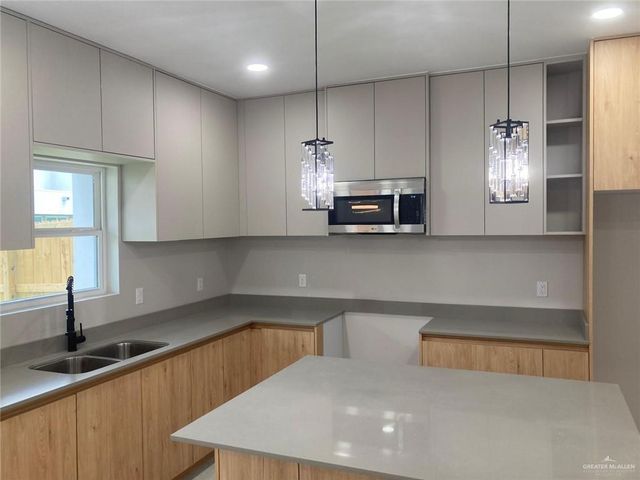 2221 Dorado Drive, Mission, TX 78573