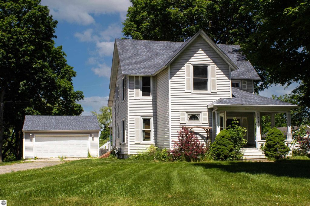 Image 1 of property listing at 405 E Saginaw, St Louis, MI 48880