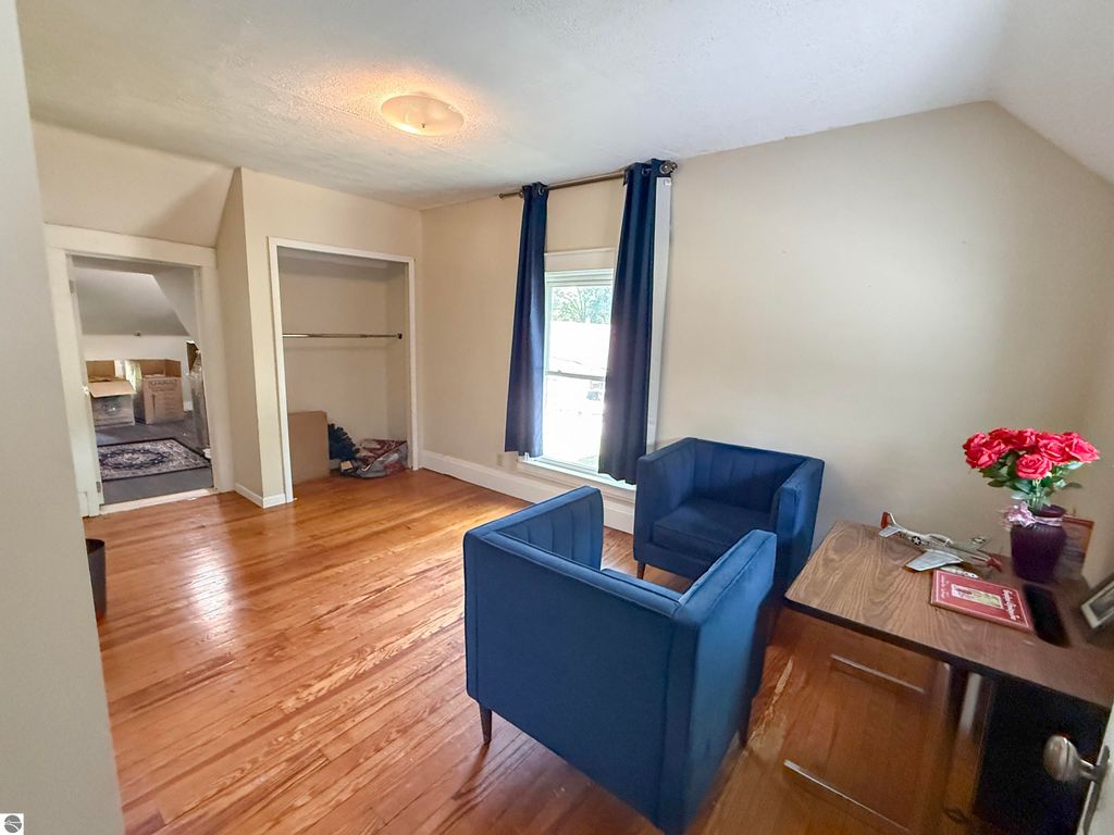 Image 12 of property listing at 405 E Saginaw, St Louis, MI 48880