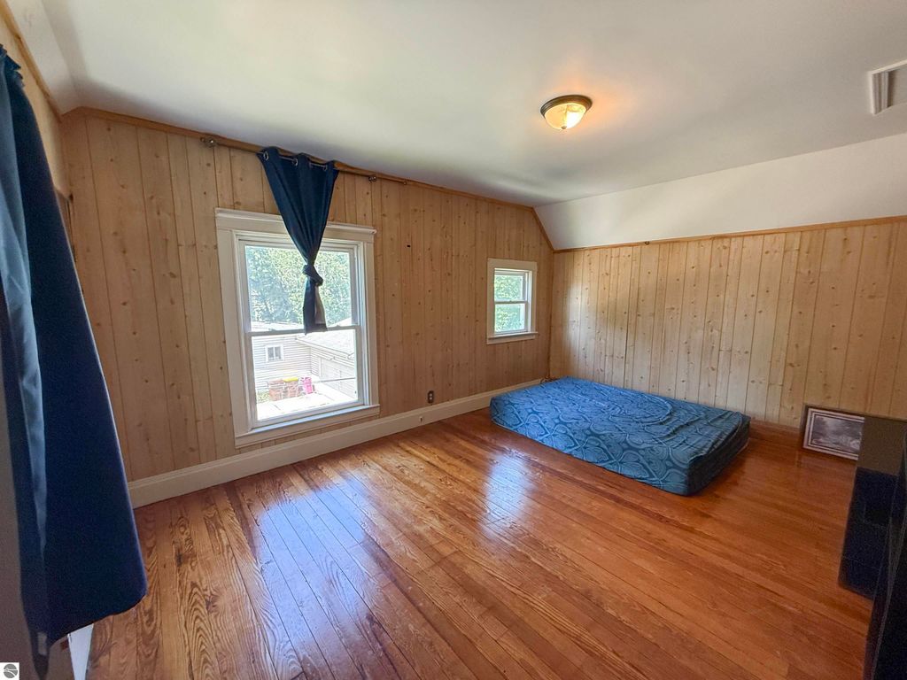 Image 15 of property listing at 405 E Saginaw, St Louis, MI 48880