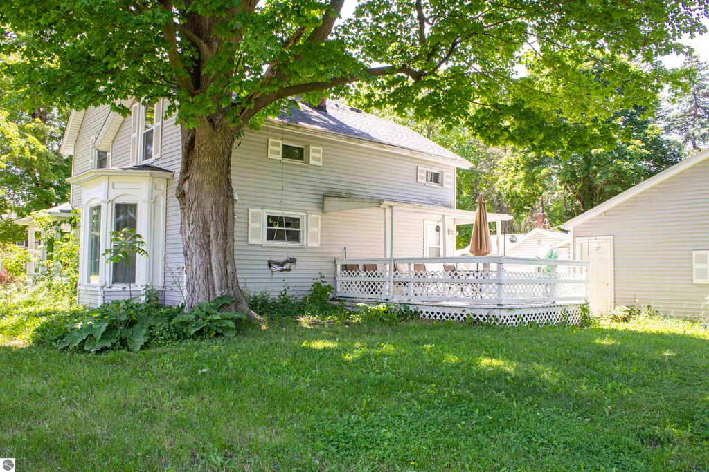 Image 20 of property listing at 405 E Saginaw, St Louis, MI 48880