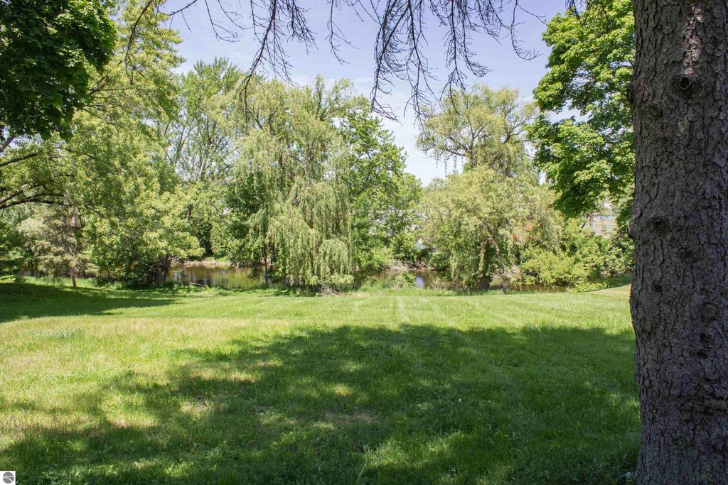 Image 21 of property listing at 405 E Saginaw, St Louis, MI 48880