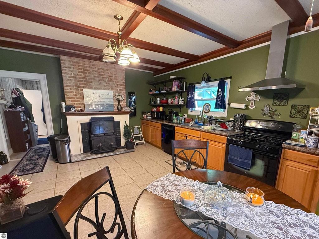 Image 6 of property listing at 405 E Saginaw, St Louis, MI 48880