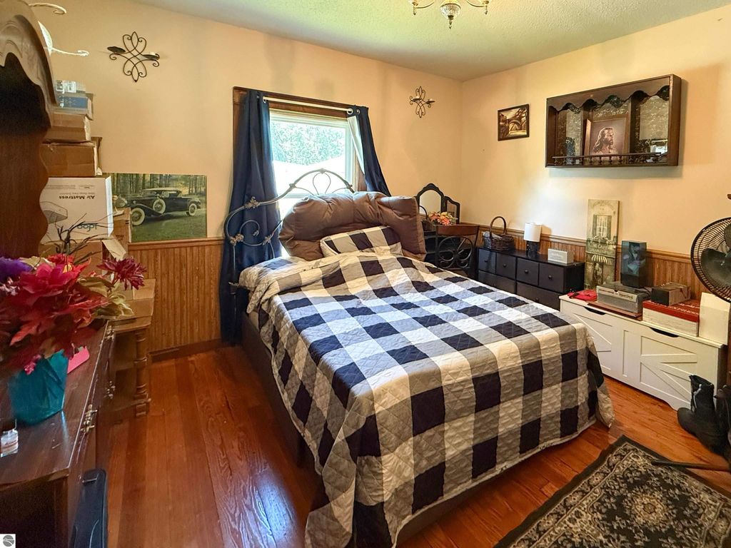 Image 7 of property listing at 405 E Saginaw, St Louis, MI 48880