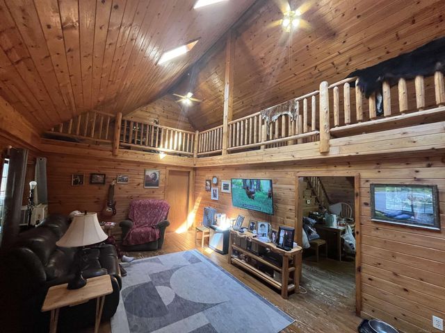 10090 Snowbowl Road, Houghton Lake, MI 48629