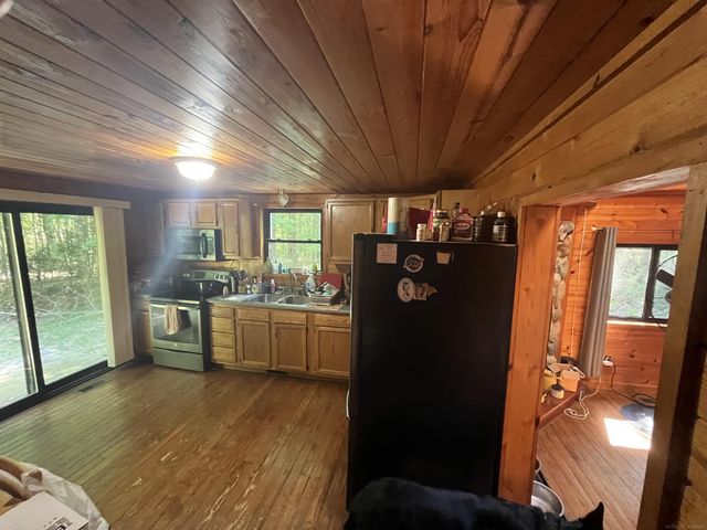10090 Snowbowl Road, Houghton Lake, MI 48629