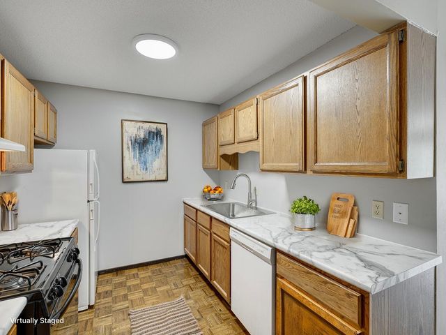 1601 N Innsbruck Drive 367NE, Fridley, MN 55432