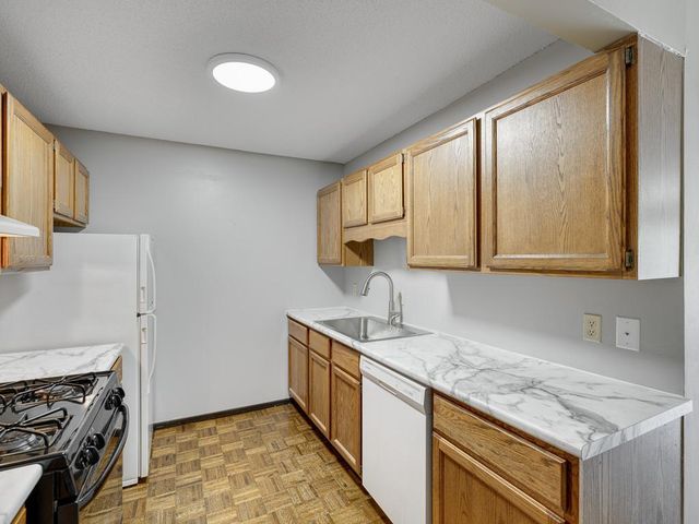 1601 N Innsbruck Drive 367NE, Fridley, MN 55432