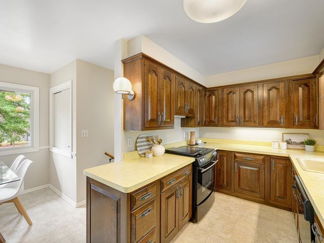 205 Oakview Road, West Saint Paul, MN 55118