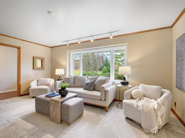 205 Oakview Road, West Saint Paul, MN 55118
