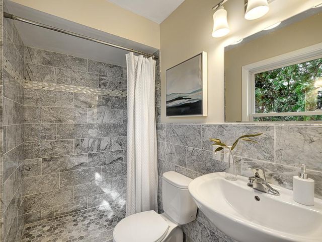205 Oakview Road, West Saint Paul, MN 55118