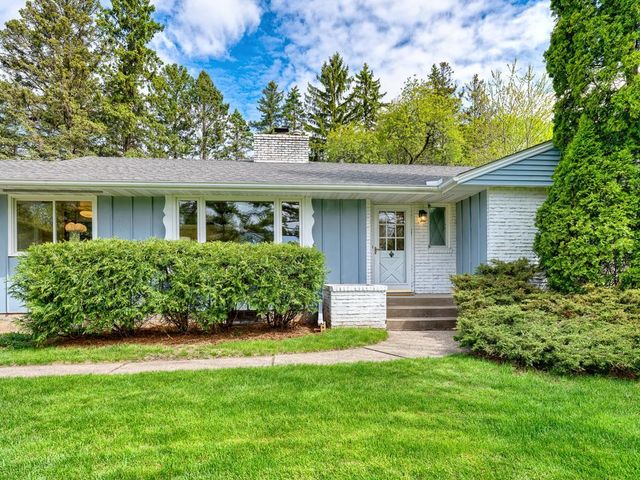205 Oakview Road, West Saint Paul, MN 55118