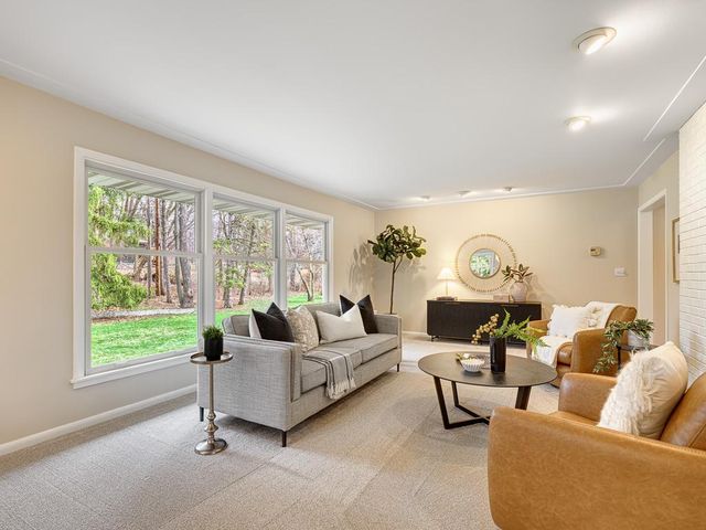 205 Oakview Road, West Saint Paul, MN 55118