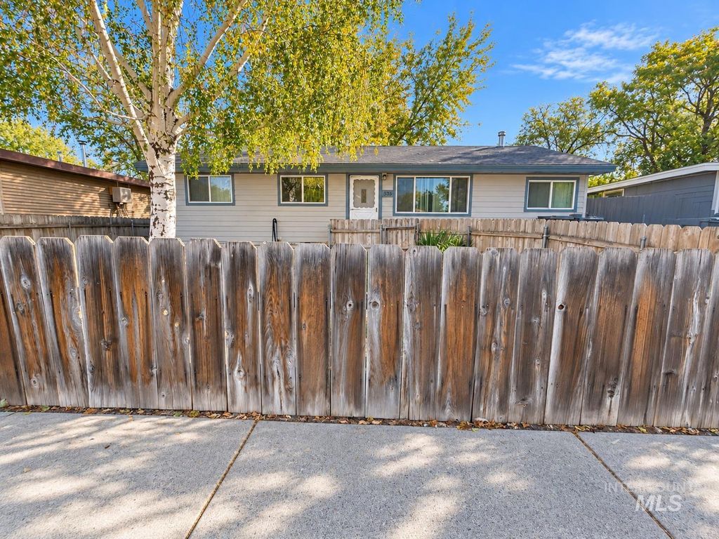 835 S 13th E, Mountain Home, ID 83647 photo 2