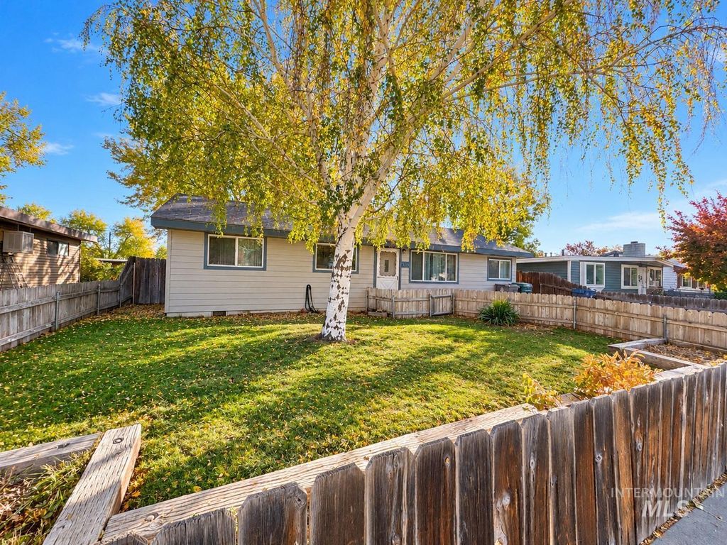 835 S 13th E, Mountain Home, ID 83647 photo 3
