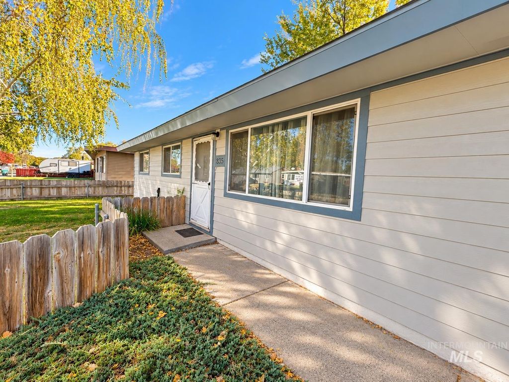 835 S 13th E, Mountain Home, ID 83647 photo 4