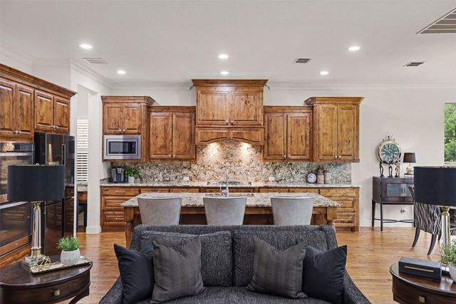 1241 Blue Lake Boulevard, Arlington, TX 76005
