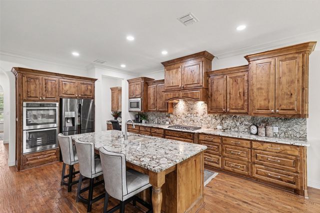 1241 Blue Lake Boulevard, Arlington, TX 76005