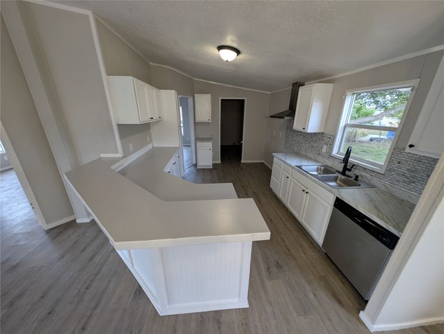 9002 Cartwright Drive, Cresson, TX 76035