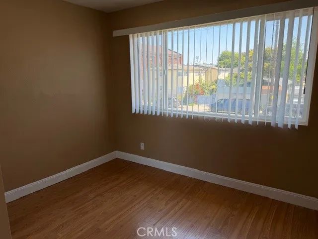 7811 S San Pedro 4, Los Angeles, CA 90003