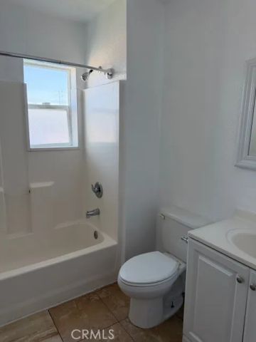 7811 S San Pedro 4, Los Angeles, CA 90003