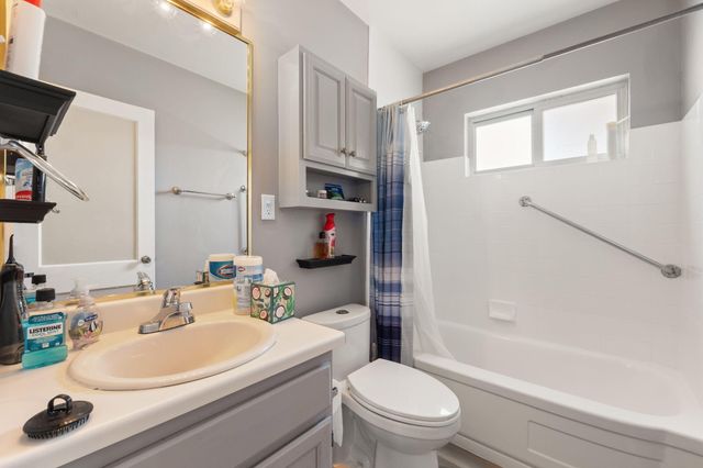 9010 Woodland Avenue NE, Albuquerque, NM 87112