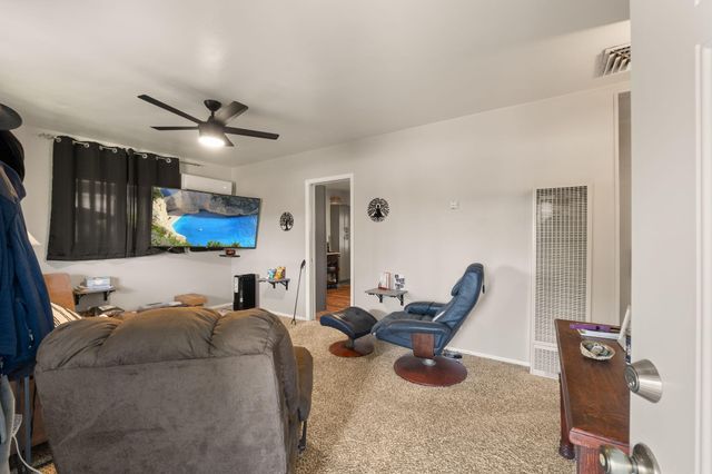 9010 Woodland Avenue NE, Albuquerque, NM 87112