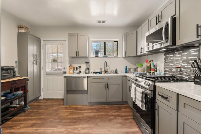 9010 Woodland Avenue NE, Albuquerque, NM 87112