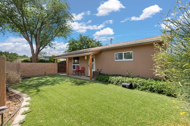 9010 Woodland Avenue NE, Albuquerque, NM 87112