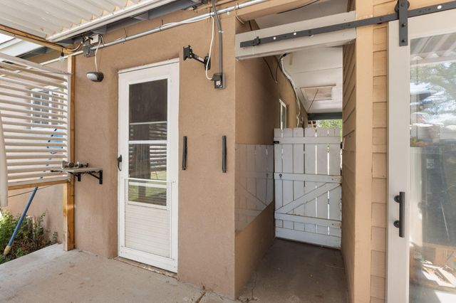 9010 Woodland Avenue NE, Albuquerque, NM 87112