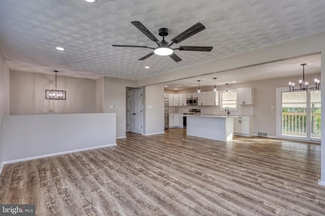 7 CRESTLINE DR, Manchester, PA 17345