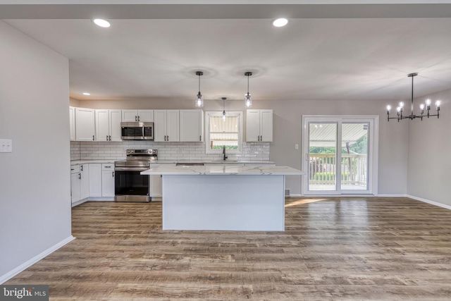 7 CRESTLINE DR, Manchester, PA 17345