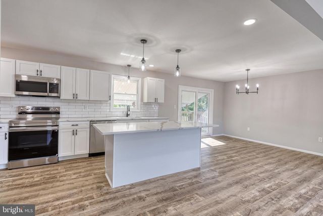 7 CRESTLINE DR, Manchester, PA 17345
