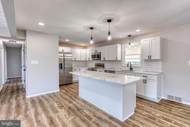 7 CRESTLINE DR, Manchester, PA 17345