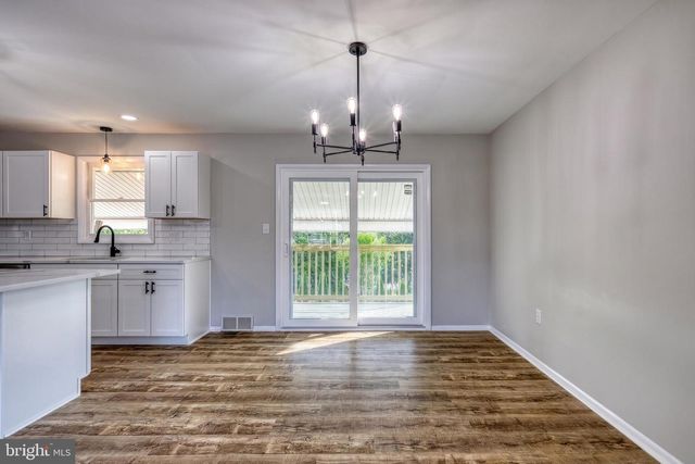 7 CRESTLINE DR, Manchester, PA 17345