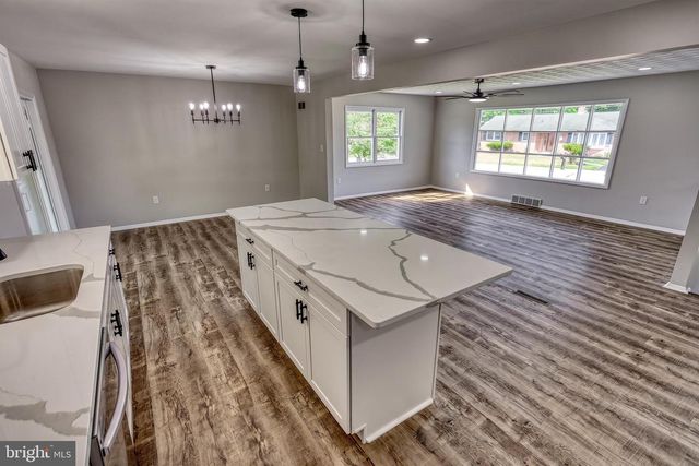 7 CRESTLINE DR, Manchester, PA 17345