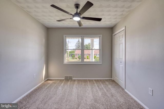 7 CRESTLINE DR, Manchester, PA 17345