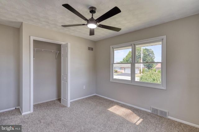 7 CRESTLINE DR, Manchester, PA 17345